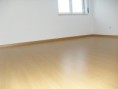 /album/galeria%20de%20fotos%3a%20segundo%20direito%20-%20t3%20-%20lote%20n%c2%ba%205/a28-quarto-suit-jpg/